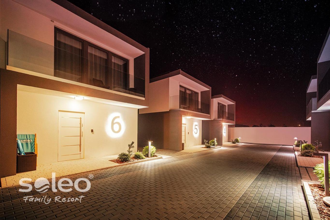 Soleo Family Resort - Domki 3 Min Od Morza - 3 Baseny, 4 Jacuzzi, Sauna, Animacje, Malpi Gaj, 3 Sale Zabaw, 4 Place Zabaw, 2 Restauracje Реваль Екстер'єр фото